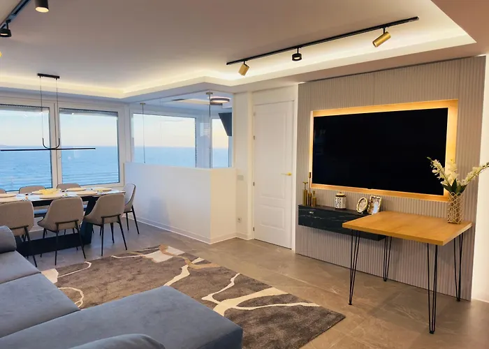 Terra Luxury Seafront Coblanca 8 Apartment *