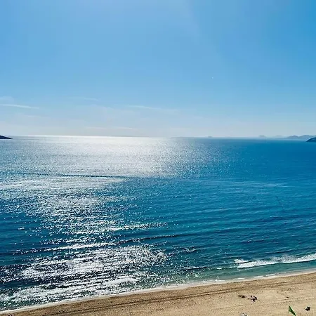 Appartamento Terra Luxury Seafront Coblanca 8 *